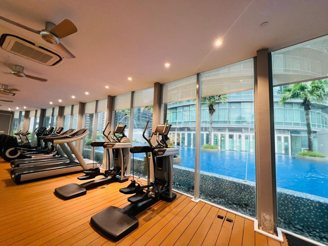 Vortex Suites Klcc By Moonlight Kuala Lumpur Exterior photo