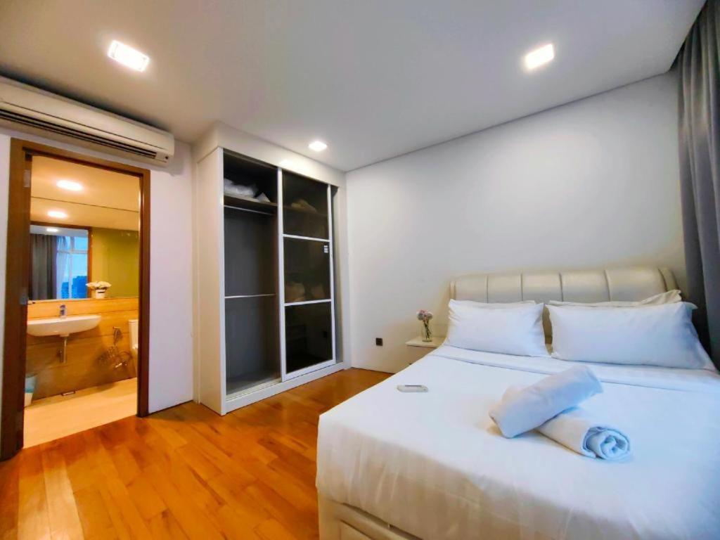Vortex Suites Klcc By Moonlight Kuala Lumpur Exterior photo