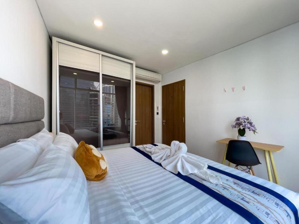 Vortex Suites Klcc By Moonlight Kuala Lumpur Exterior photo